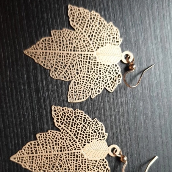 Lasercut Filigree Leaf Dangle Earring - Picture 6 of 6